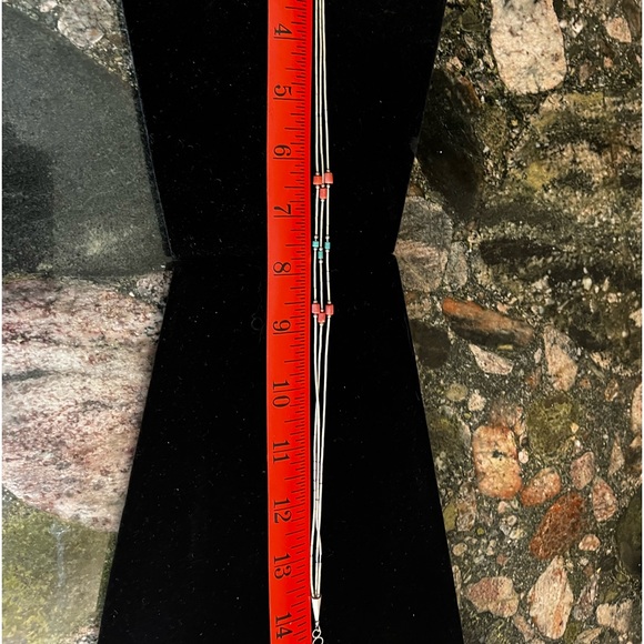 Silver necklace and 2 pair of earrings - Picture 4 of 4